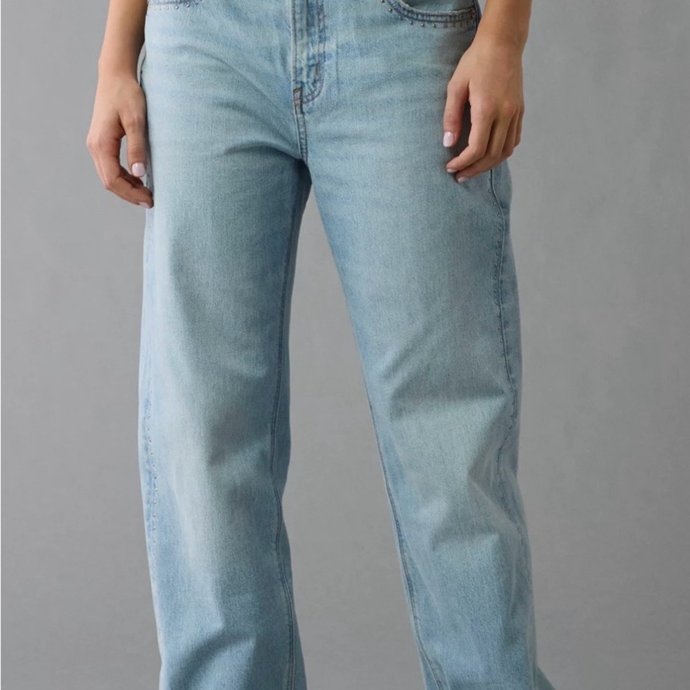 American Eagle Ex-Boyfriend Low-Rise Strigid Color: Glowing Light